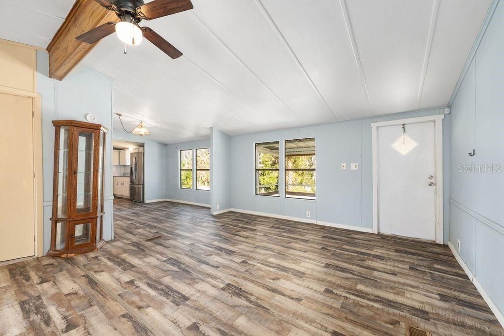 For Sale: $139,900 (3 beds, 2 baths, 1248 Square Feet)