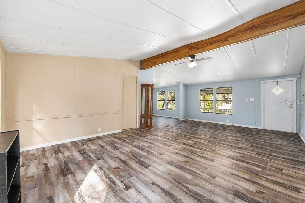 For Sale: $139,900 (3 beds, 2 baths, 1248 Square Feet)
