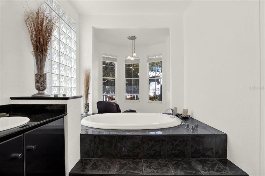 En Venta: $999,900 (4 camas, 3 baños, 3008 Pies cuadrados)