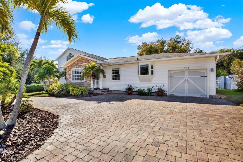 En Venta: $999,900 (4 camas, 3 baños, 3008 Pies cuadrados)