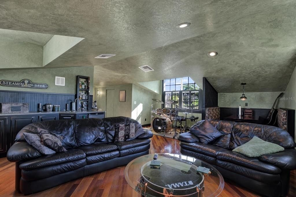 En Venta: $999,900 (4 camas, 3 baños, 3008 Pies cuadrados)