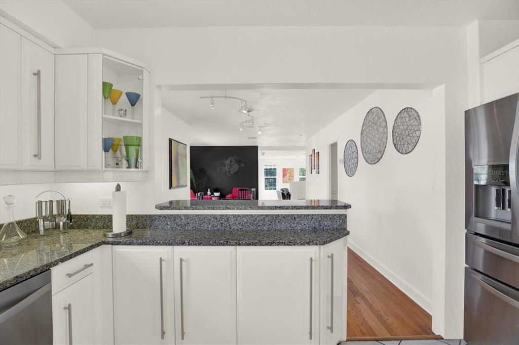 En Venta: $999,900 (4 camas, 3 baños, 3008 Pies cuadrados)