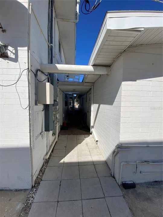 На продажу: $1,800,000 (0.46 acres)