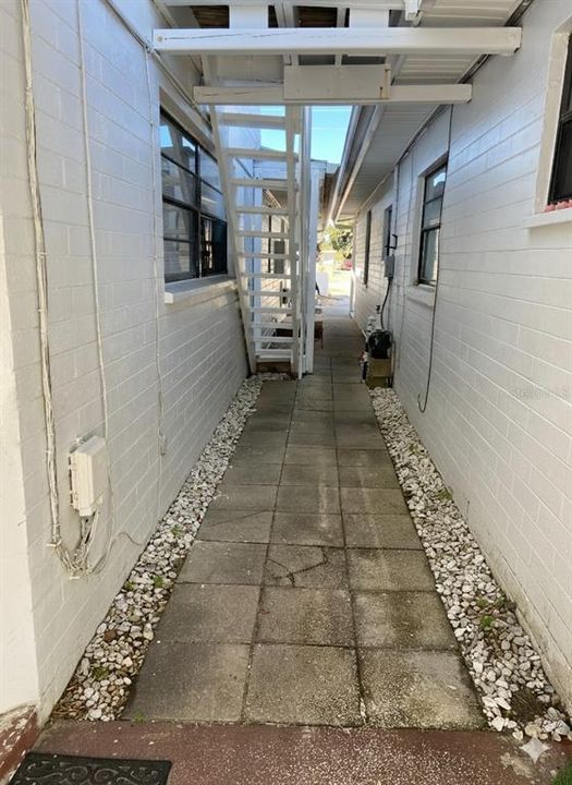 На продажу: $1,800,000 (0.46 acres)