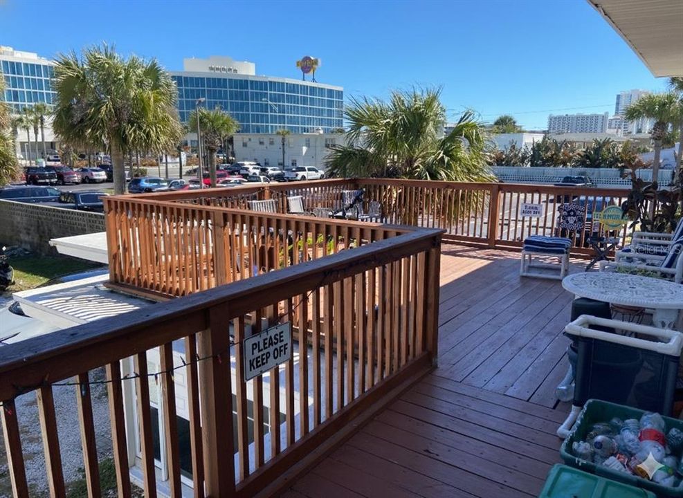 На продажу: $1,800,000 (0.46 acres)