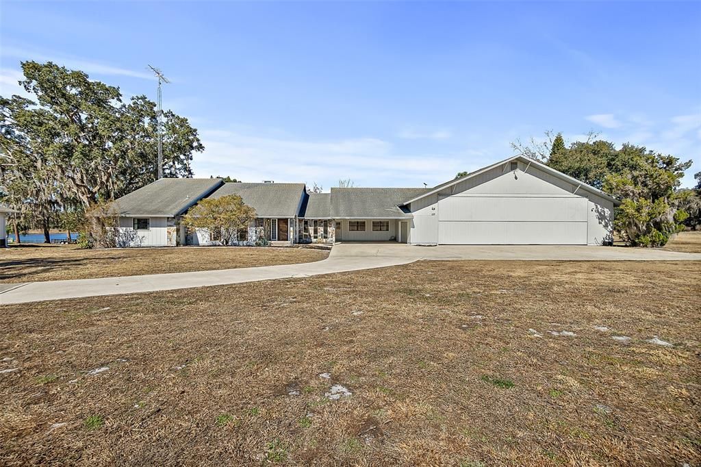 Recently Sold: $695,000 (3 beds, 3 baths, 3004 Square Feet)