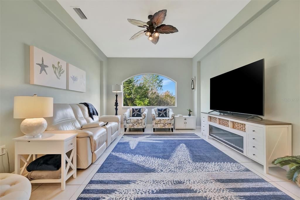 Activo con contrato: $339,900 (3 camas, 2 baños, 1612 Pies cuadrados)