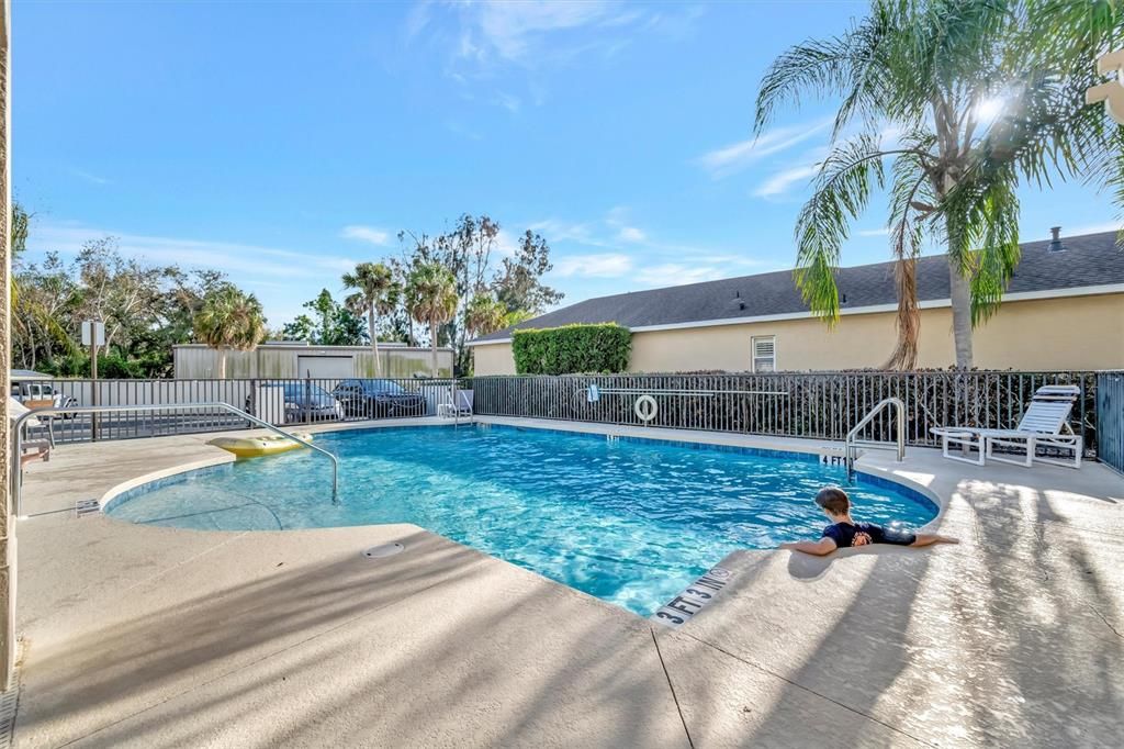 Activo con contrato: $339,900 (3 camas, 2 baños, 1612 Pies cuadrados)