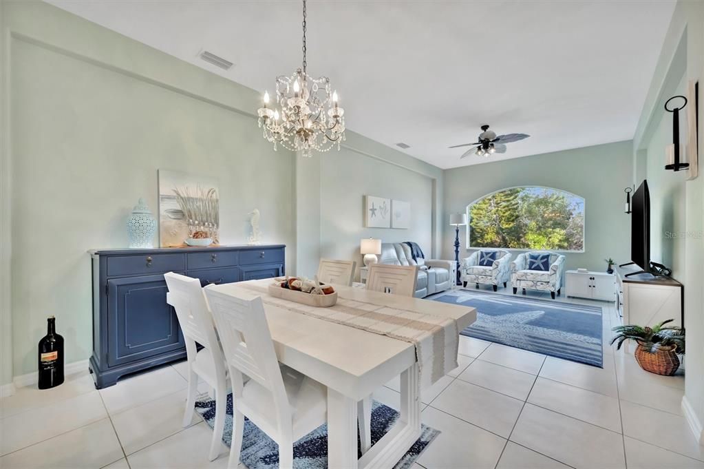 Activo con contrato: $339,900 (3 camas, 2 baños, 1612 Pies cuadrados)