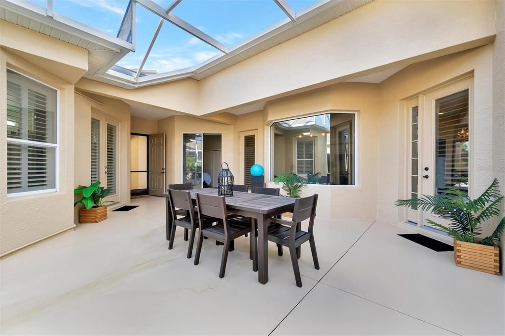 Activo con contrato: $339,900 (3 camas, 2 baños, 1612 Pies cuadrados)