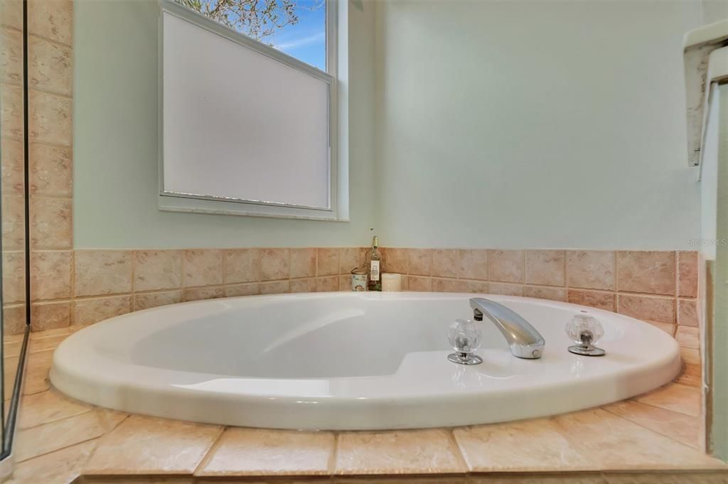 Activo con contrato: $339,900 (3 camas, 2 baños, 1612 Pies cuadrados)