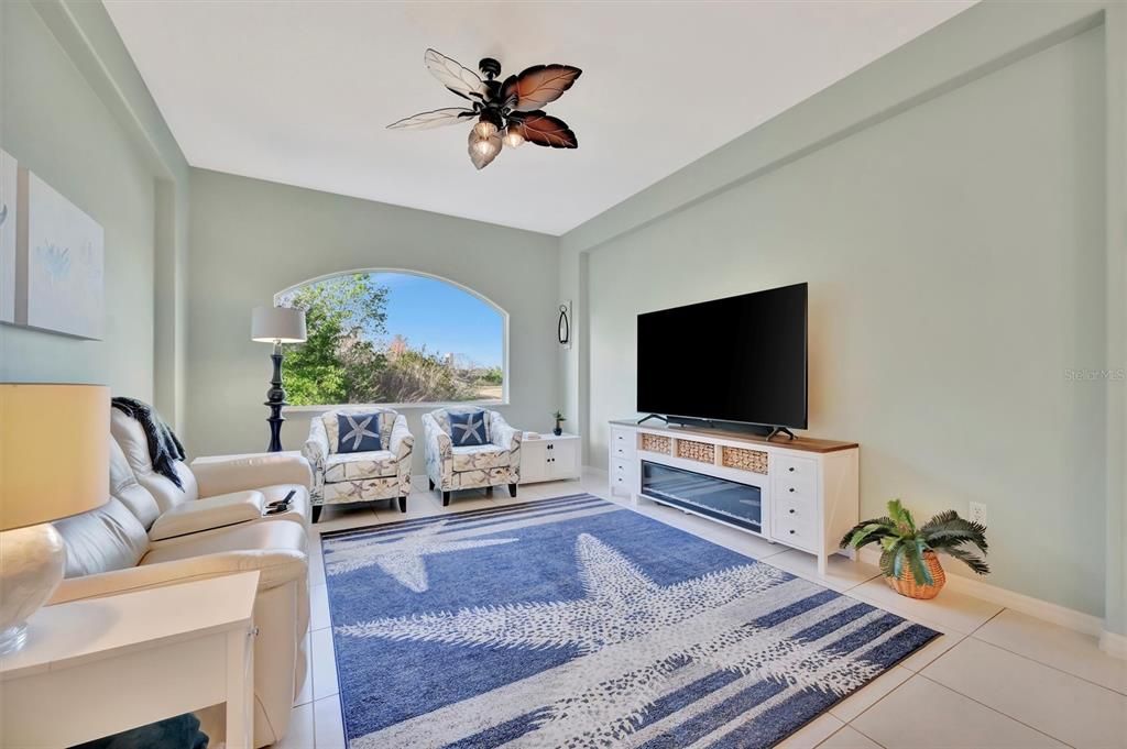 Activo con contrato: $339,900 (3 camas, 2 baños, 1612 Pies cuadrados)