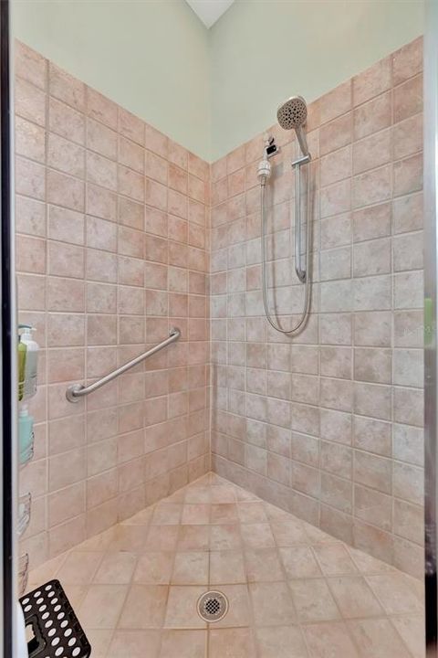 Activo con contrato: $339,900 (3 camas, 2 baños, 1612 Pies cuadrados)