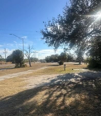 合同活跃: $215,000 (0.50 acres)