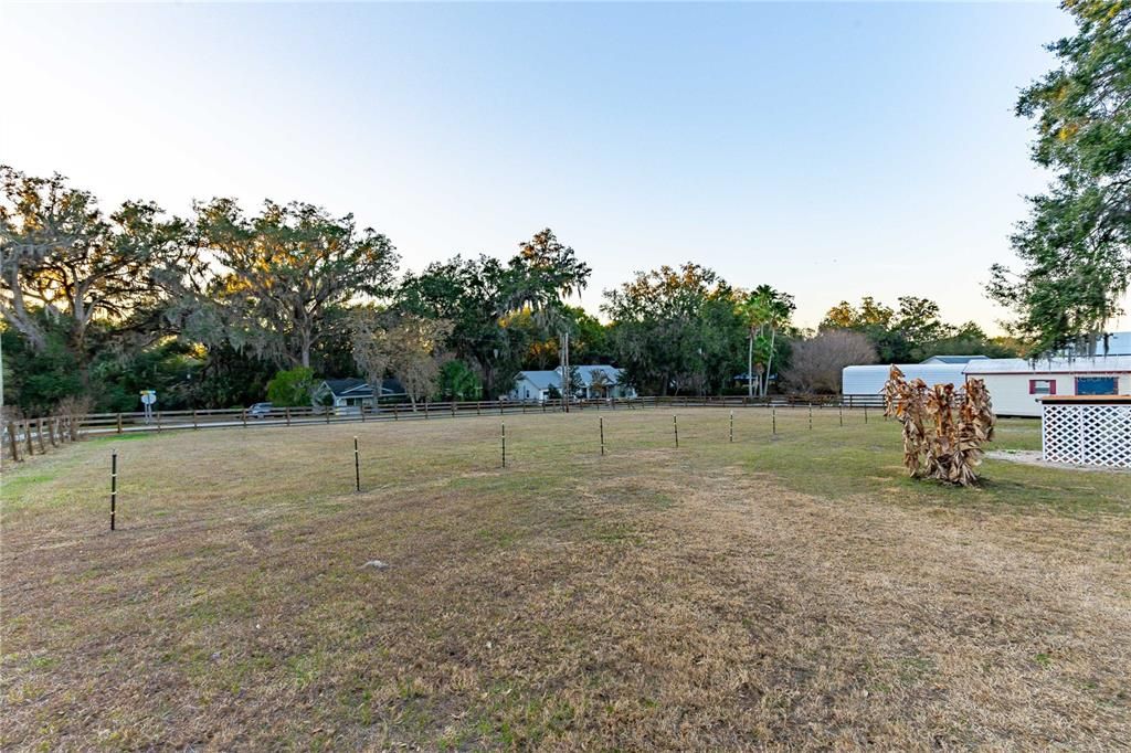 待售: $2,145,000 (4.62 acres)