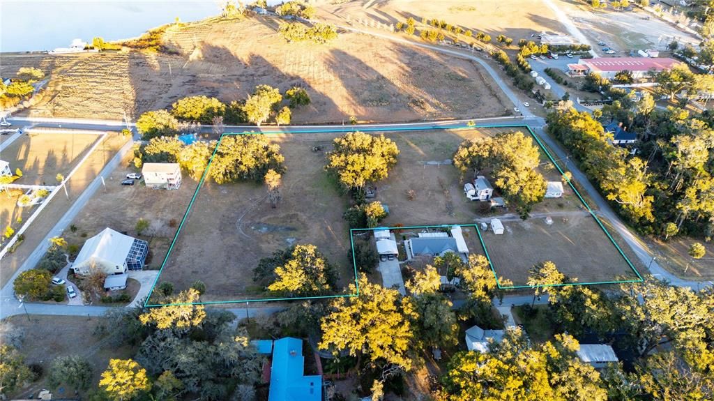 待售: $2,145,000 (4.62 acres)