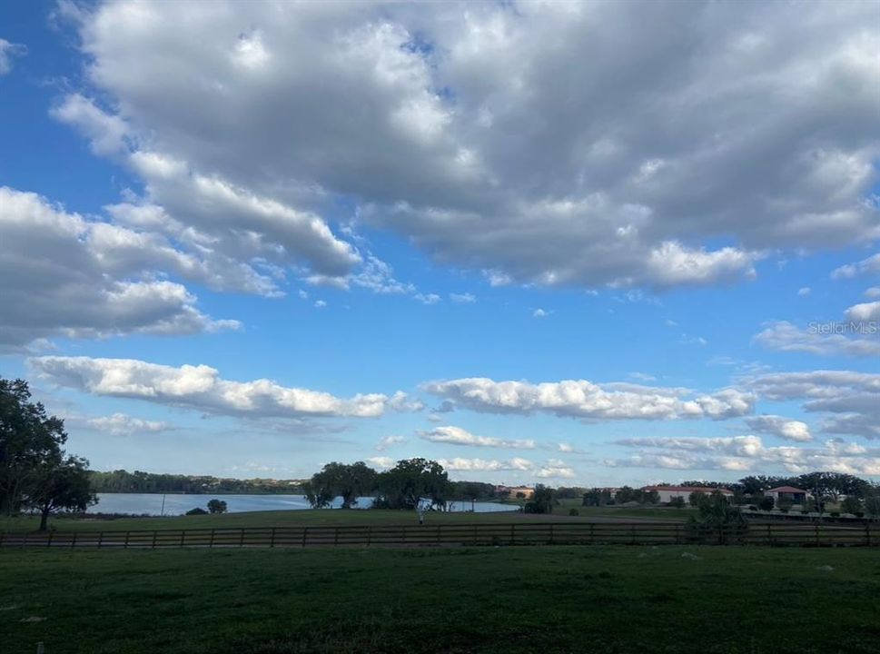 待售: $2,145,000 (4.62 acres)