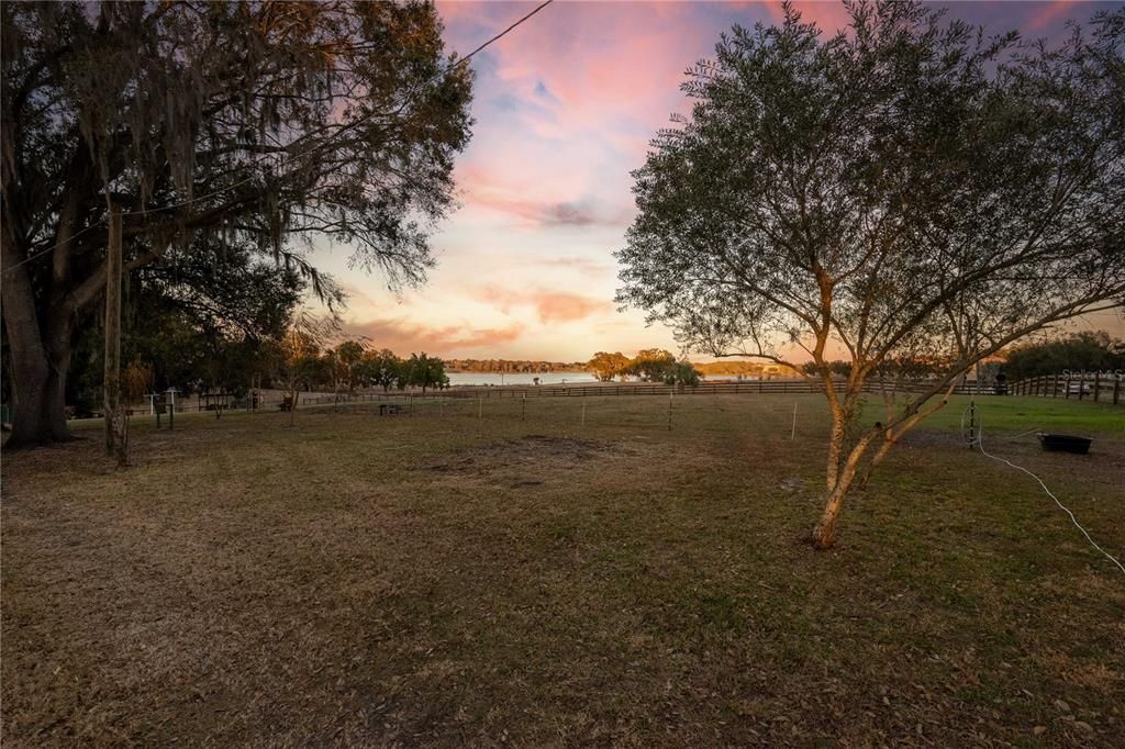 待售: $2,145,000 (4.62 acres)