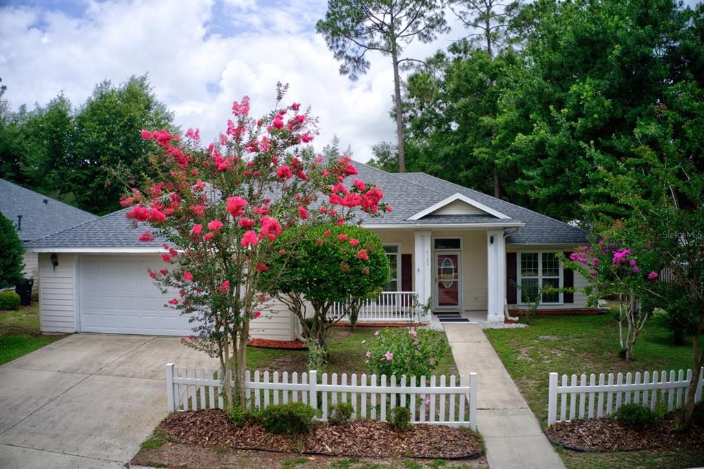 Под контрактом: $419,000 (3 спален, 3 ванн, 2039 Квадратных фут)