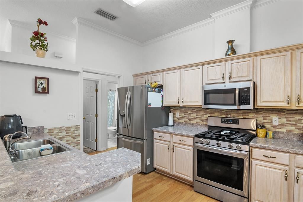 Под контрактом: $419,000 (3 спален, 3 ванн, 2039 Квадратных фут)