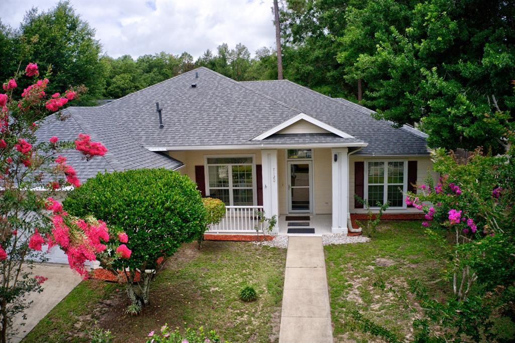 Под контрактом: $419,000 (3 спален, 3 ванн, 2039 Квадратных фут)