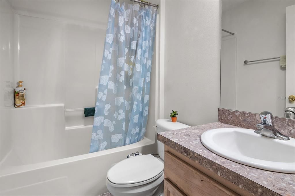 Под контрактом: $419,000 (3 спален, 3 ванн, 2039 Квадратных фут)