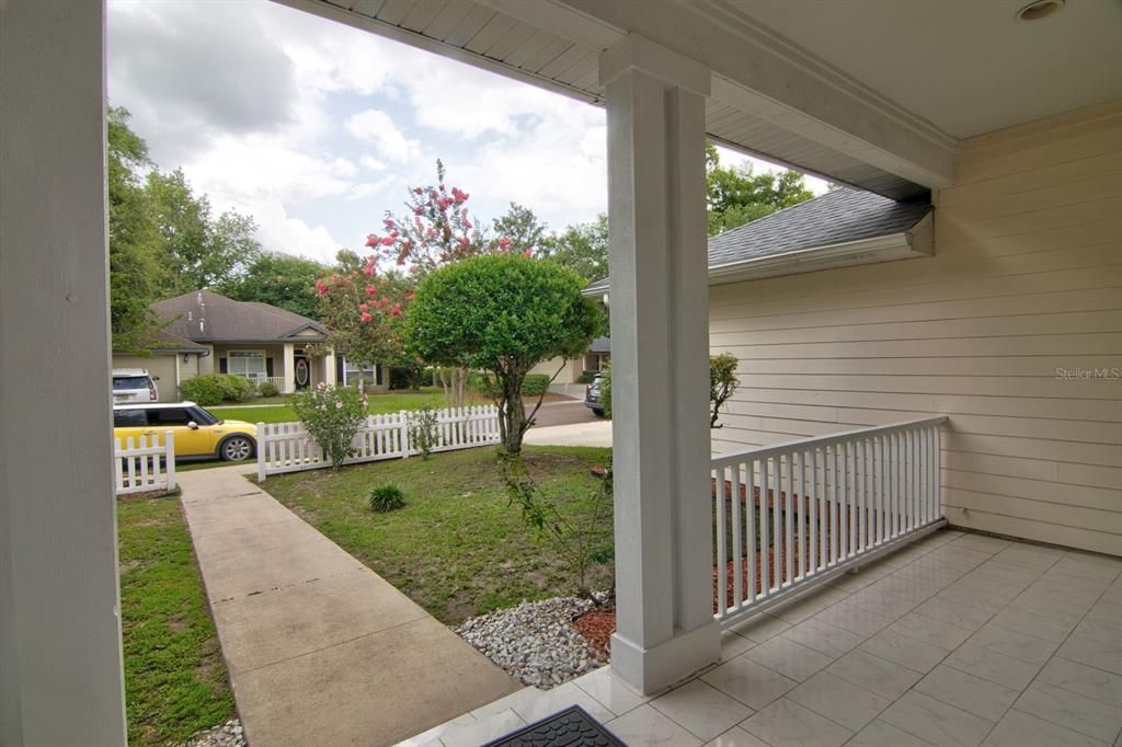 Под контрактом: $419,000 (3 спален, 3 ванн, 2039 Квадратных фут)