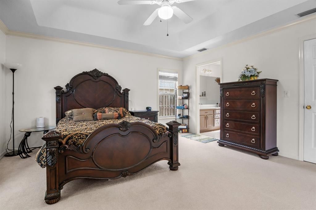 Под контрактом: $419,000 (3 спален, 3 ванн, 2039 Квадратных фут)