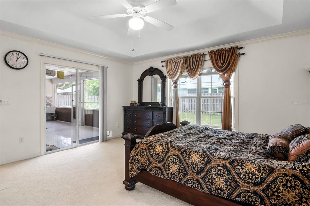 Под контрактом: $419,000 (3 спален, 3 ванн, 2039 Квадратных фут)