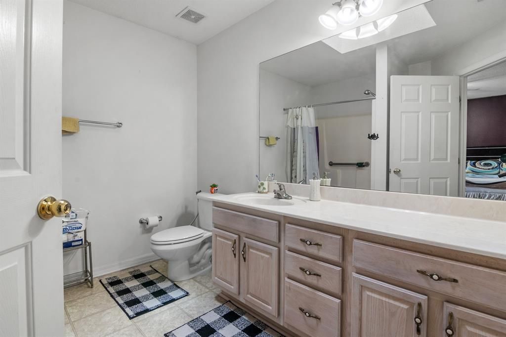 Под контрактом: $419,000 (3 спален, 3 ванн, 2039 Квадратных фут)