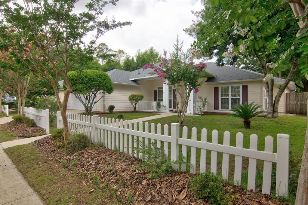 Под контрактом: $419,000 (3 спален, 3 ванн, 2039 Квадратных фут)