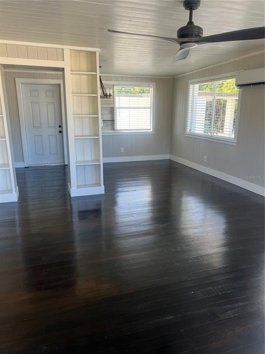 Activo con contrato: $180,000 (3 camas, 1 baños, 1044 Pies cuadrados)