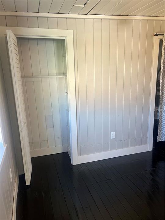 Activo con contrato: $180,000 (3 camas, 1 baños, 1044 Pies cuadrados)
