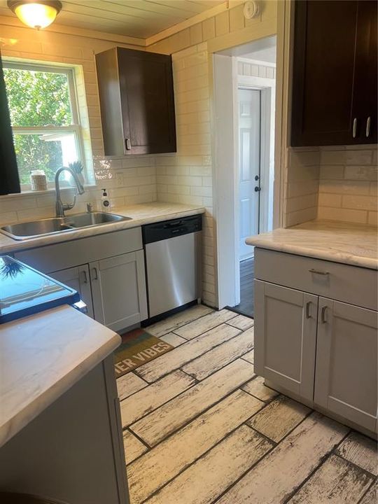 Activo con contrato: $180,000 (3 camas, 1 baños, 1044 Pies cuadrados)