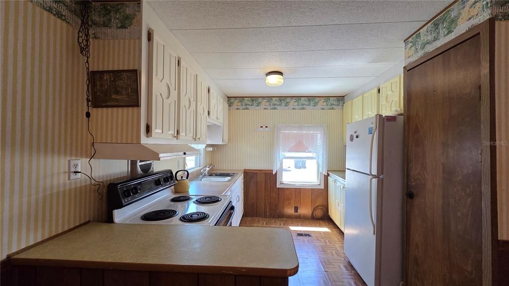 For Sale: $85,000 (2 beds, 2 baths, 960 Square Feet)