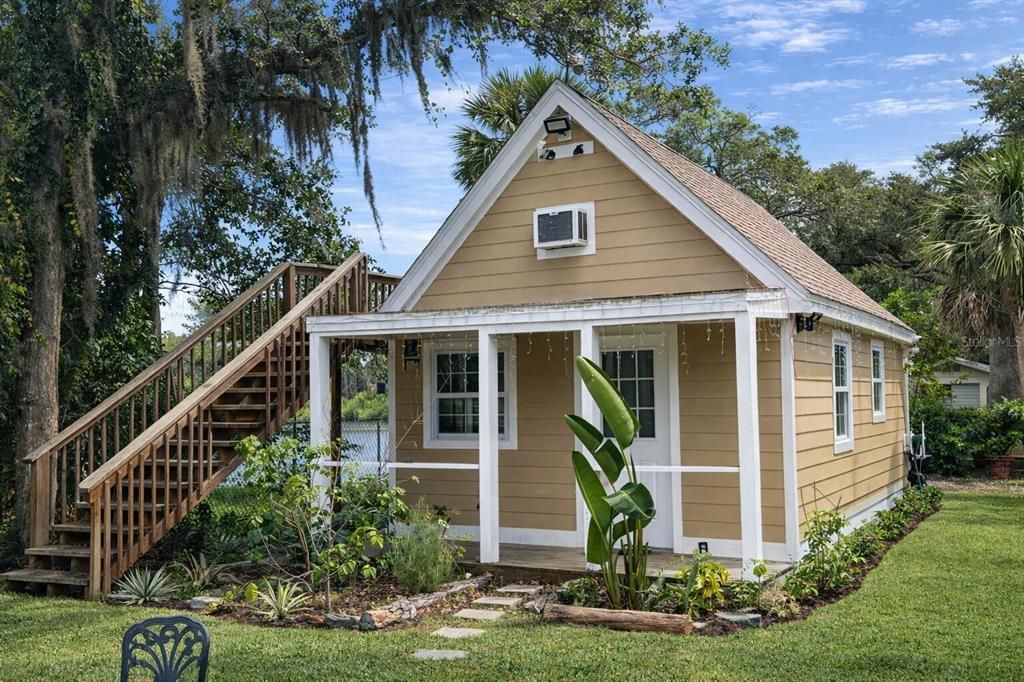 Activo con contrato: $549,000 (3 camas, 2 baños, 1950 Pies cuadrados)
