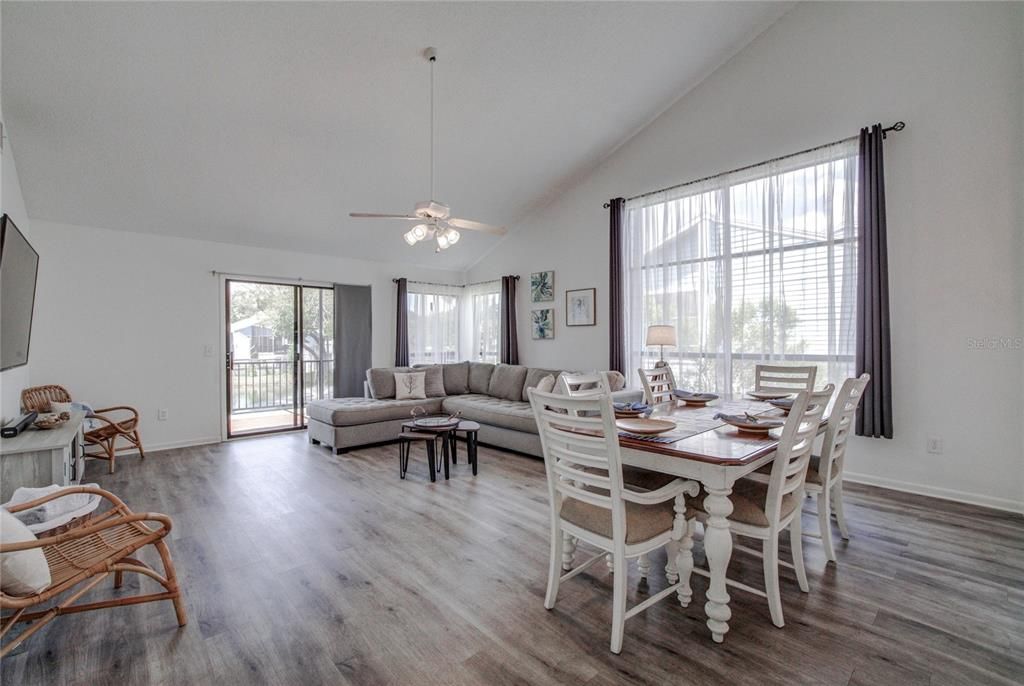 На продажу: $398,400 (3 спален, 2 ванн, 1621 Квадратных фут)