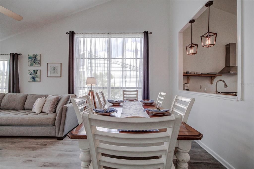 На продажу: $398,400 (3 спален, 2 ванн, 1621 Квадратных фут)