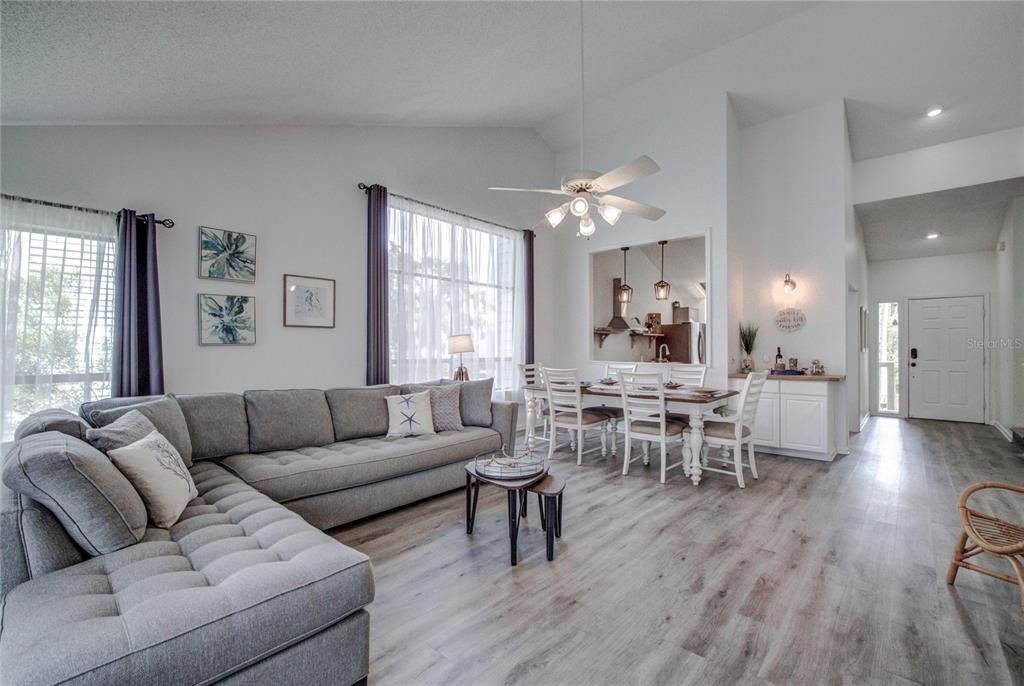 На продажу: $398,400 (3 спален, 2 ванн, 1621 Квадратных фут)