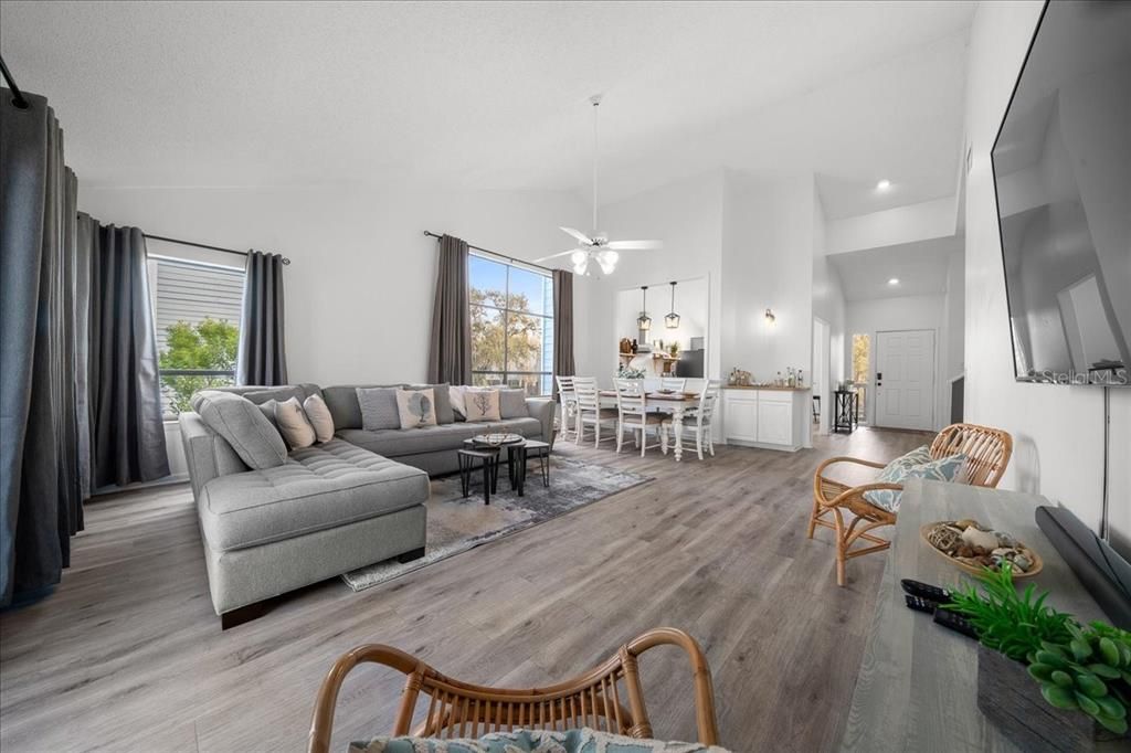 En Venta: $388,000 (3 camas, 2 baños, 1621 Pies cuadrados)