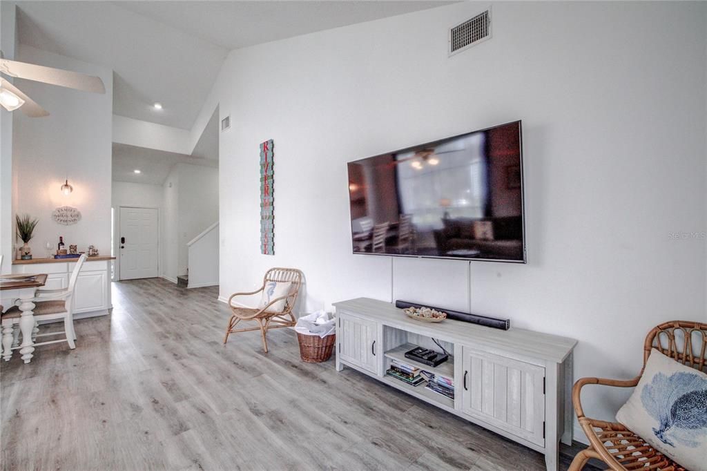 На продажу: $398,400 (3 спален, 2 ванн, 1621 Квадратных фут)