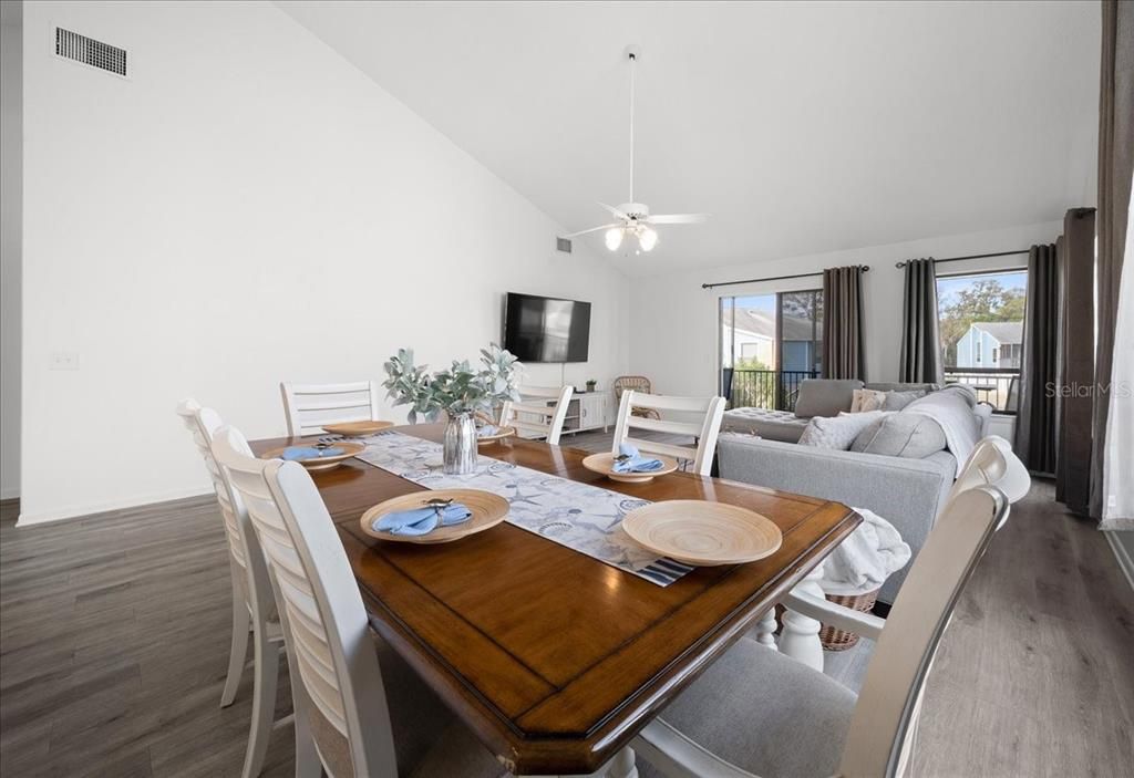 En Venta: $388,000 (3 camas, 2 baños, 1621 Pies cuadrados)