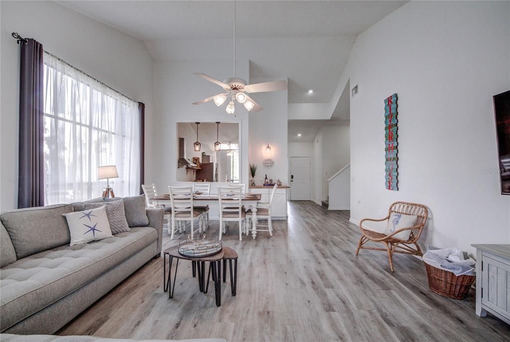 На продажу: $398,400 (3 спален, 2 ванн, 1621 Квадратных фут)