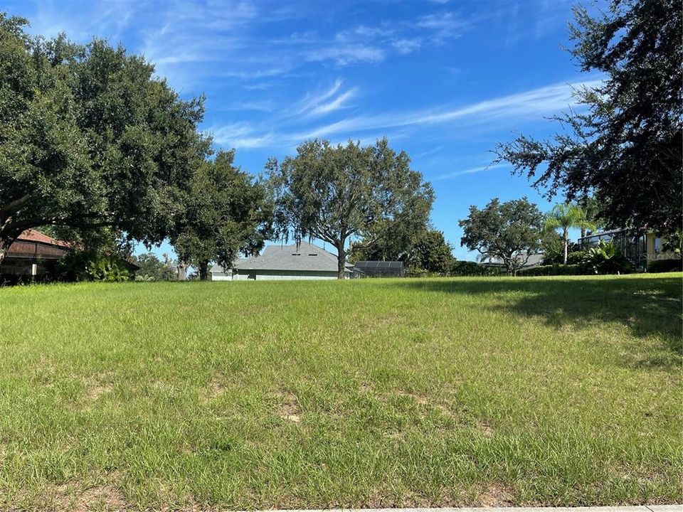 待售: $299,900 (0.36 acres)