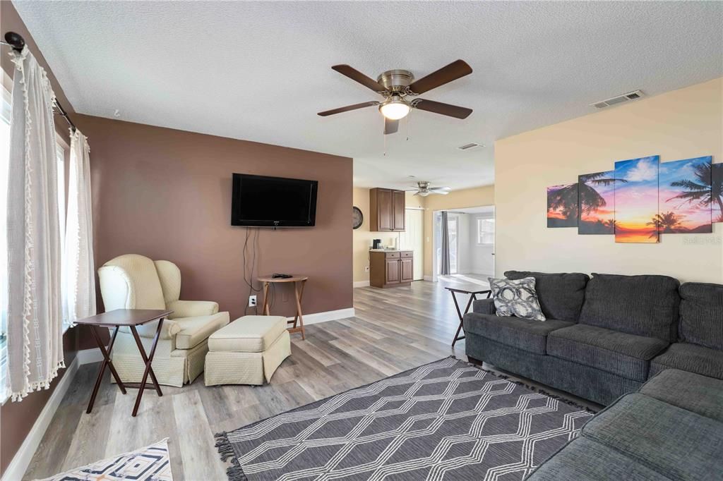 Activo con contrato: $279,500 (3 camas, 2 baños, 1072 Pies cuadrados)