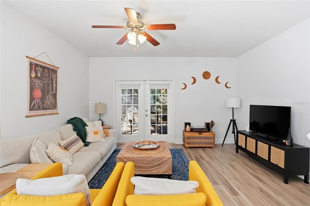 Active With Contract: $259,000 (2 beds, 2 baths, 1450 Square Feet)