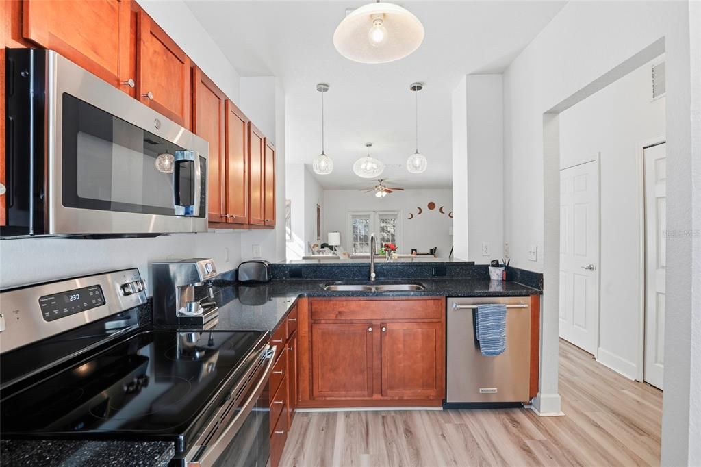 Active With Contract: $259,000 (2 beds, 2 baths, 1450 Square Feet)