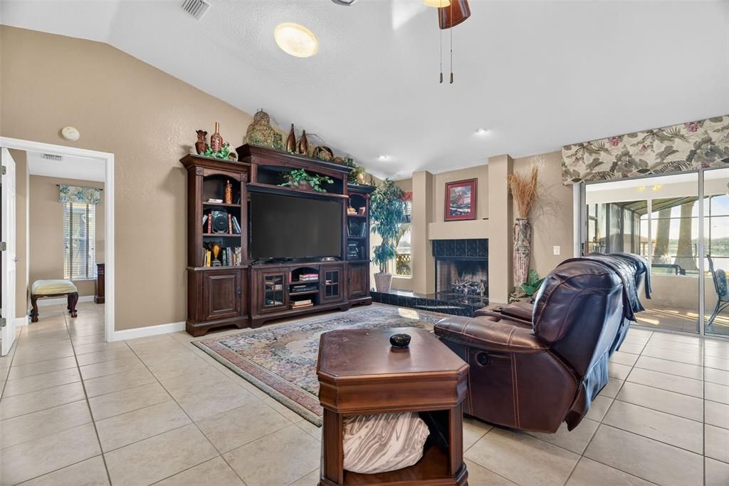 Active With Contract: $794,900 (4 beds, 3 baths, 2434 Square Feet)