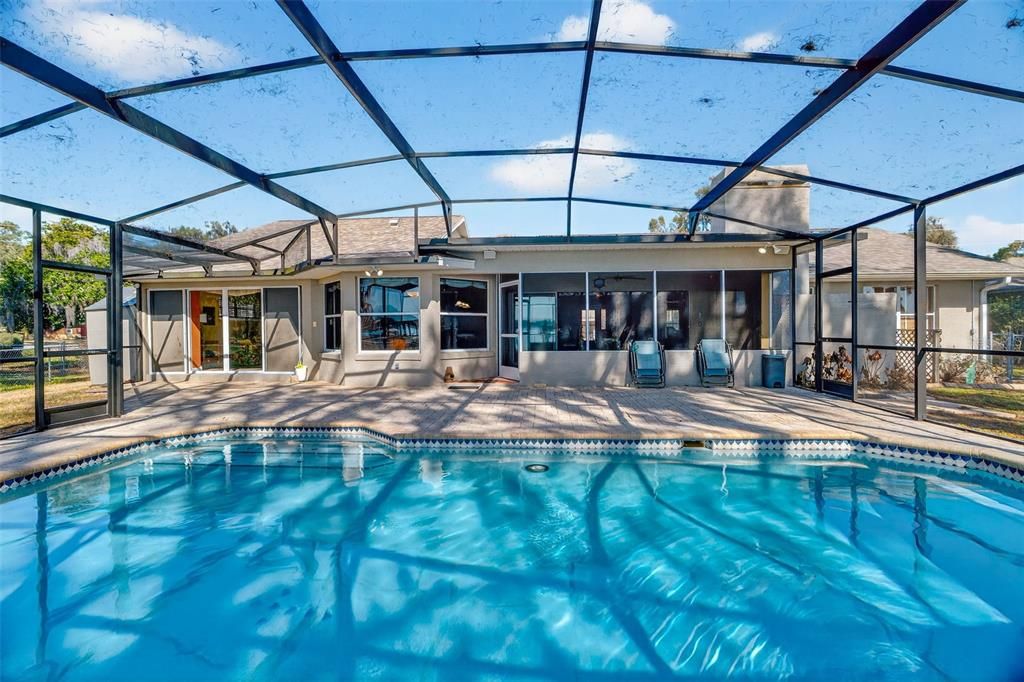 Active With Contract: $794,900 (4 beds, 3 baths, 2434 Square Feet)
