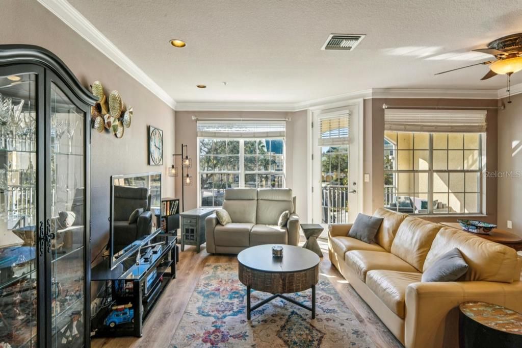 En Venta: $459,000 (4 camas, 3 baños, 3092 Pies cuadrados)